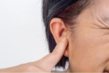 Jak skutecznie wyrównać ciśnienie w uszach? Metody leczenia szumów usznych i uczucia ucisku w uchu